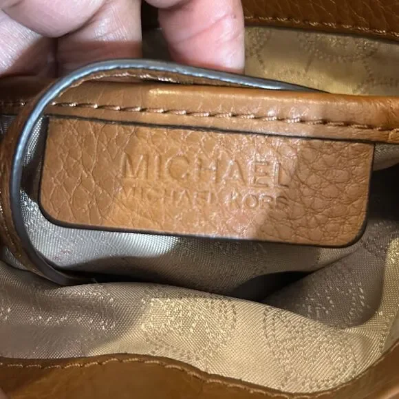 Michael Kors signature fold over, jet set convertible, shoulder bag - Picture 7 of 13